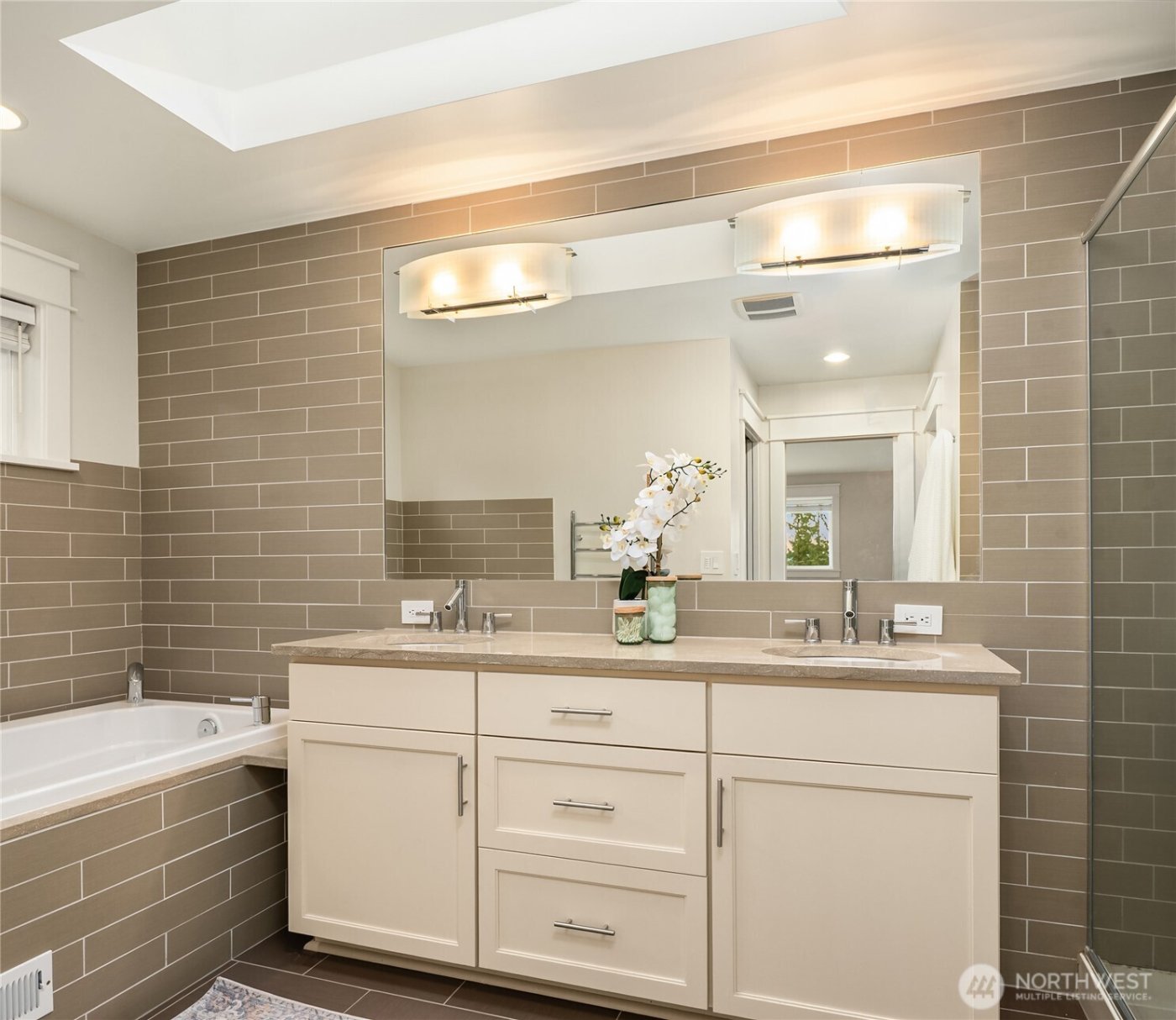 5537 37th Avenue NE, Seattle, WA 98105