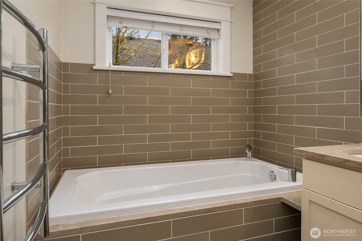 5537 37th Avenue NE, Seattle, WA 98105