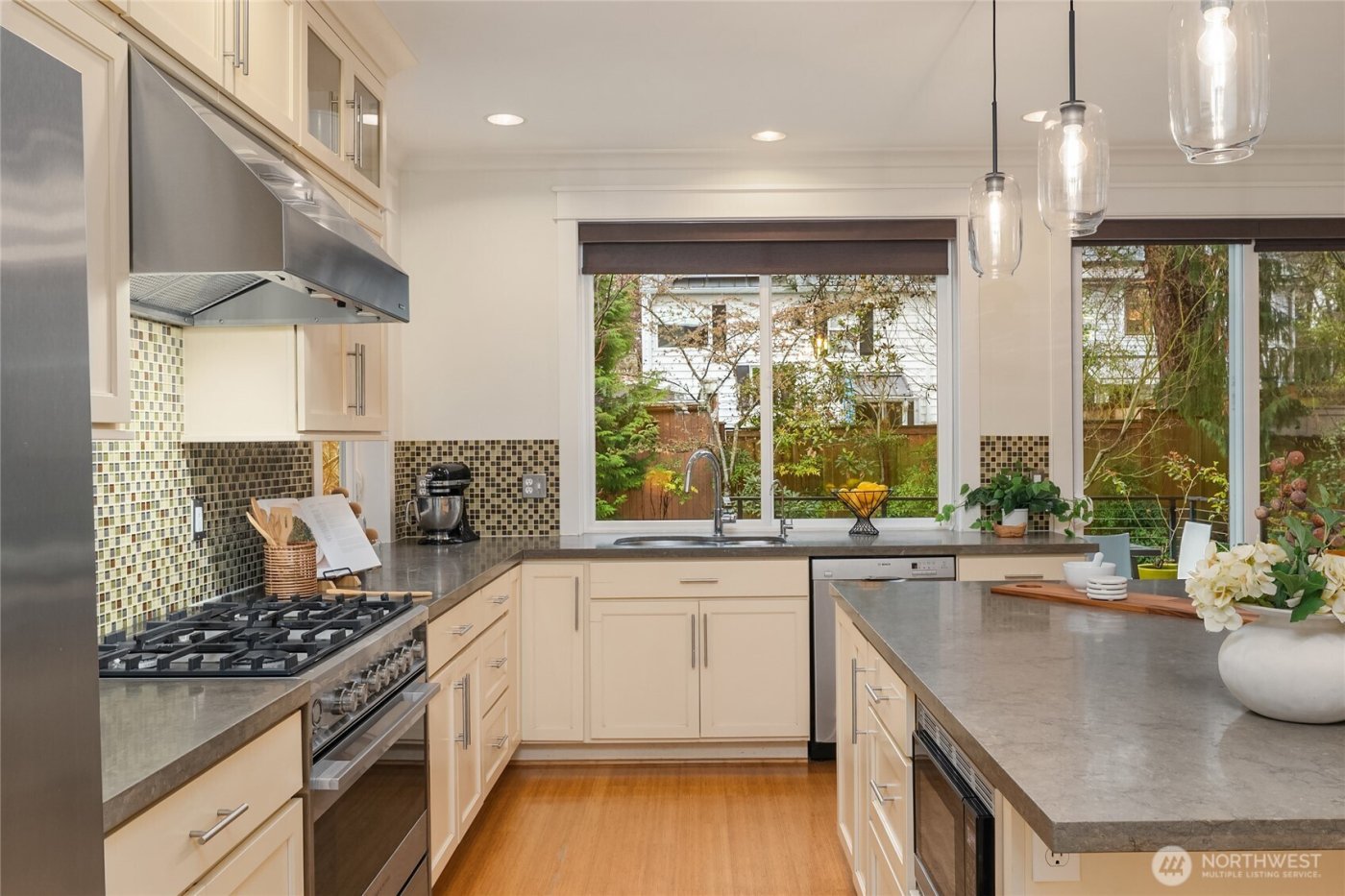 5537 37th Avenue NE, Seattle, WA 98105