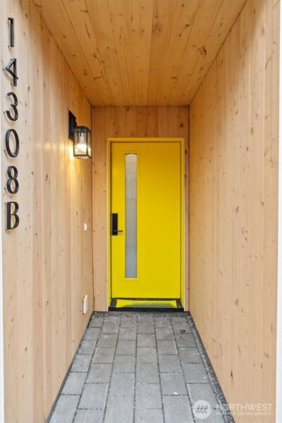 14308 Roslyn Place N #B, Seattle, WA 98133 - Photo 2