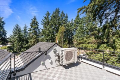 10752 Interlake Avenue N, Seattle, WA 98133 - Photo 19