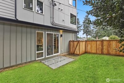 10752 Interlake Avenue N, Seattle, WA 98133 - Photo 8