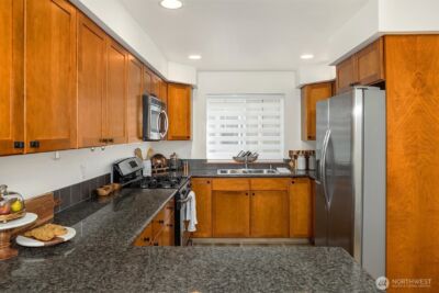 13726 Midvale Avenue N #B, Seattle, WA 98133-7056 - Photo 17