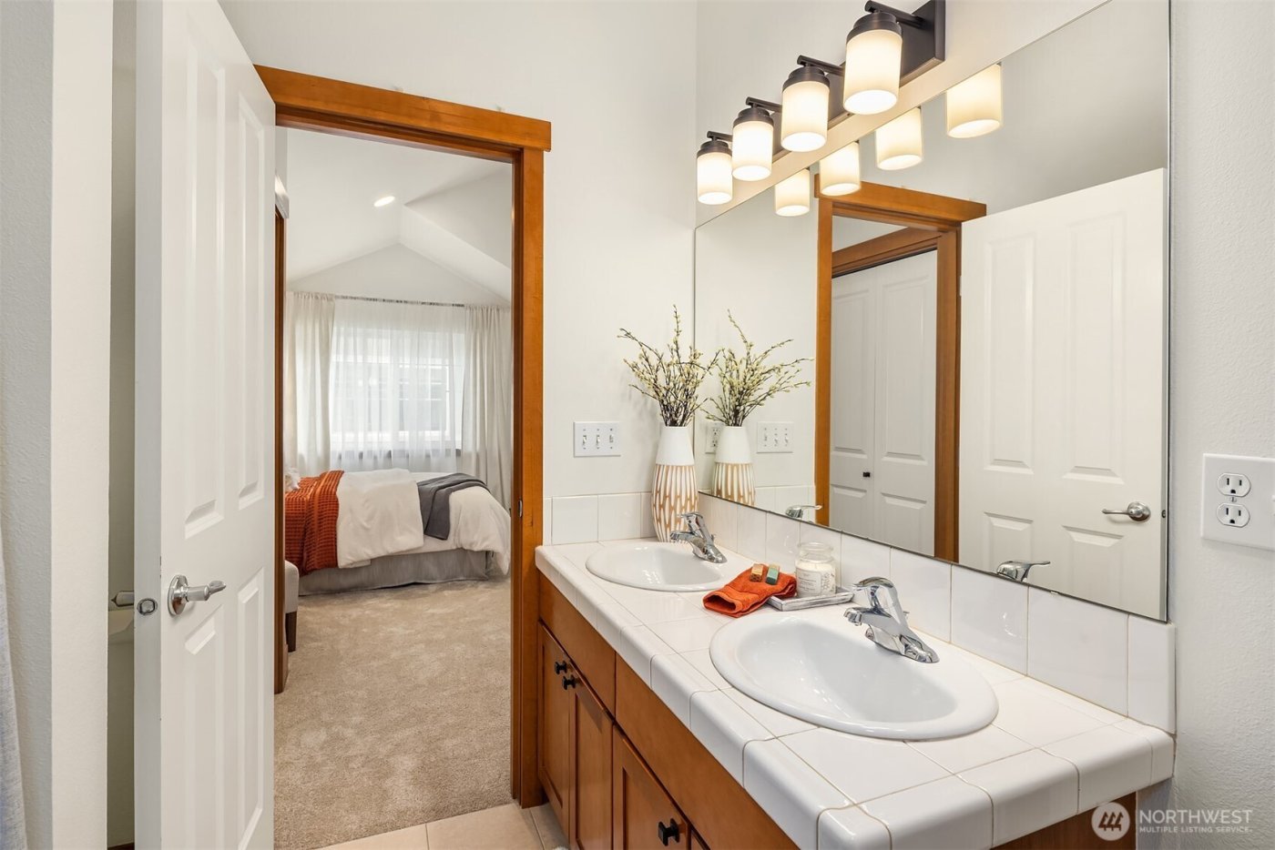 13726 Midvale Avenue N #B, Seattle, WA 98133-7056