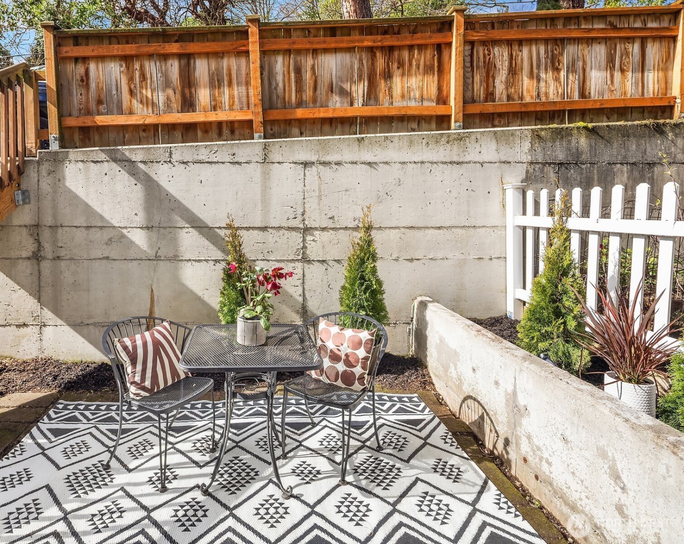 13726 Midvale Avenue N #B, Seattle, WA 98133-7056