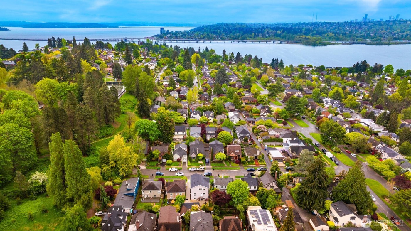 4326 NE 44th Street , Seattle, WA 98105