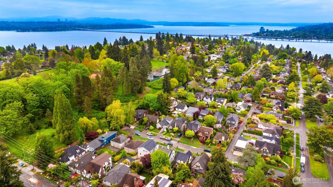 4326 NE 44th Street , Seattle, WA 98105