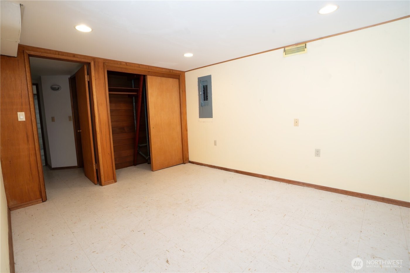 10862 Dixon Drive S, Seattle, WA 98178