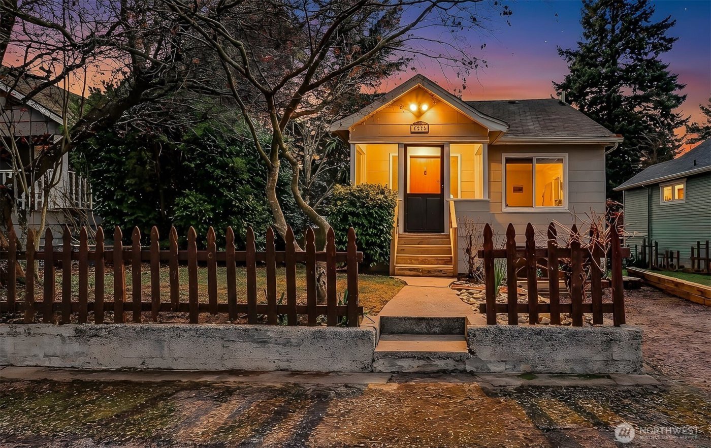 8535 18th Avenue NW, Seattle, WA 98117