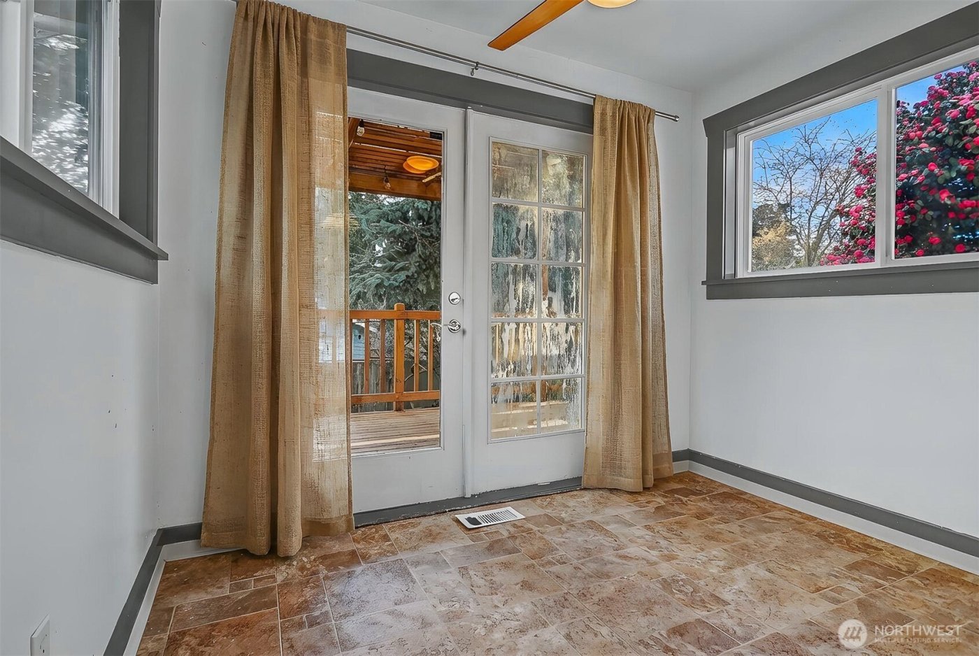 8535 18th Avenue NW, Seattle, WA 98117