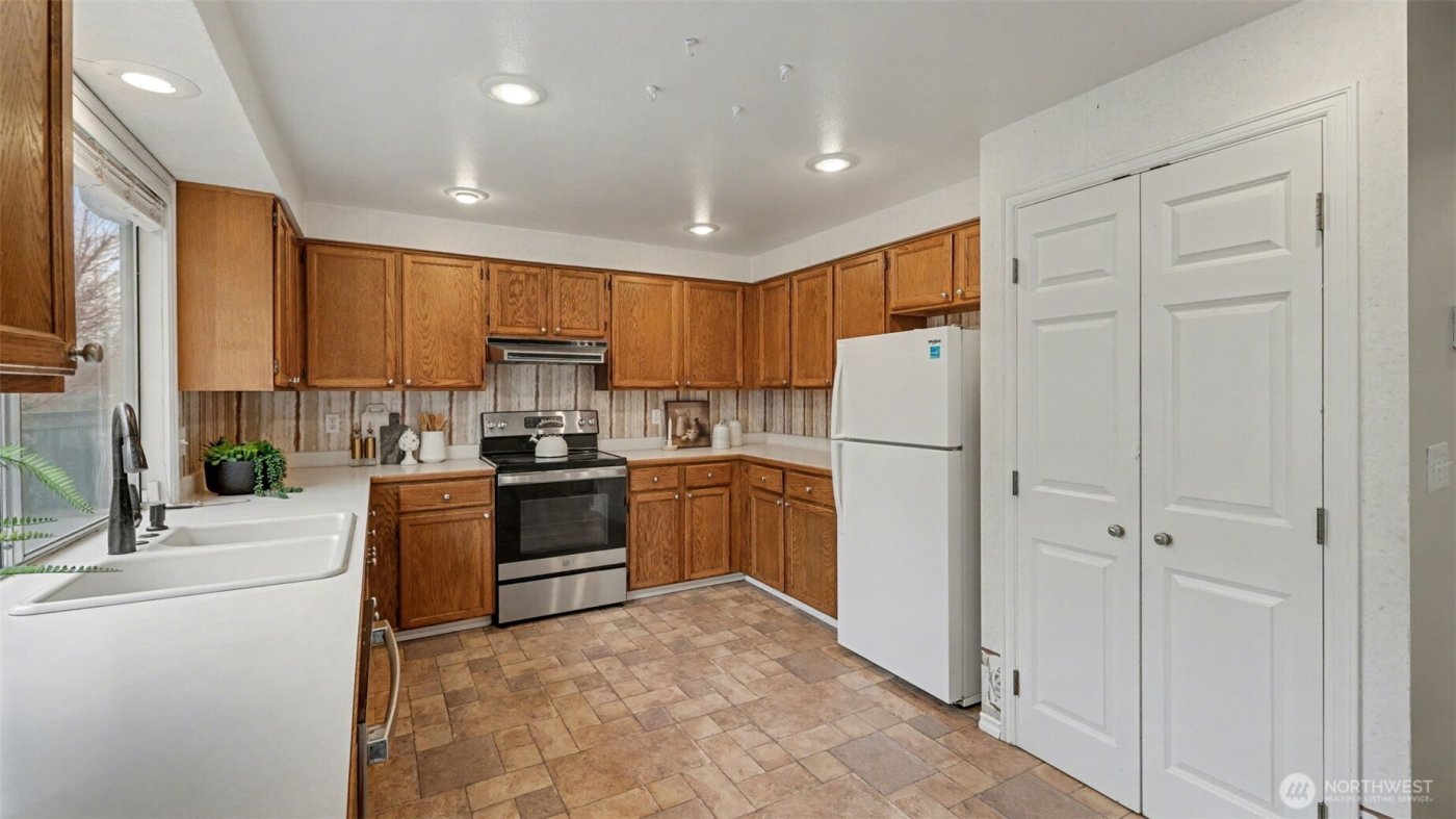 15016 SE 184th St , Renton, WA 98058