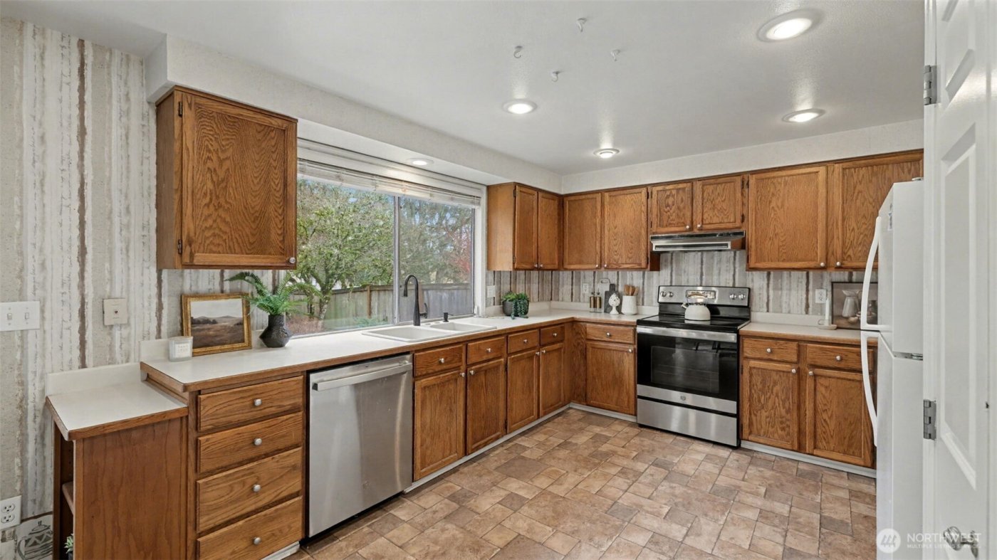 15016 SE 184th St , Renton, WA 98058