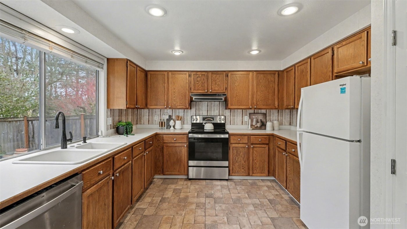 15016 SE 184th St , Renton, WA 98058