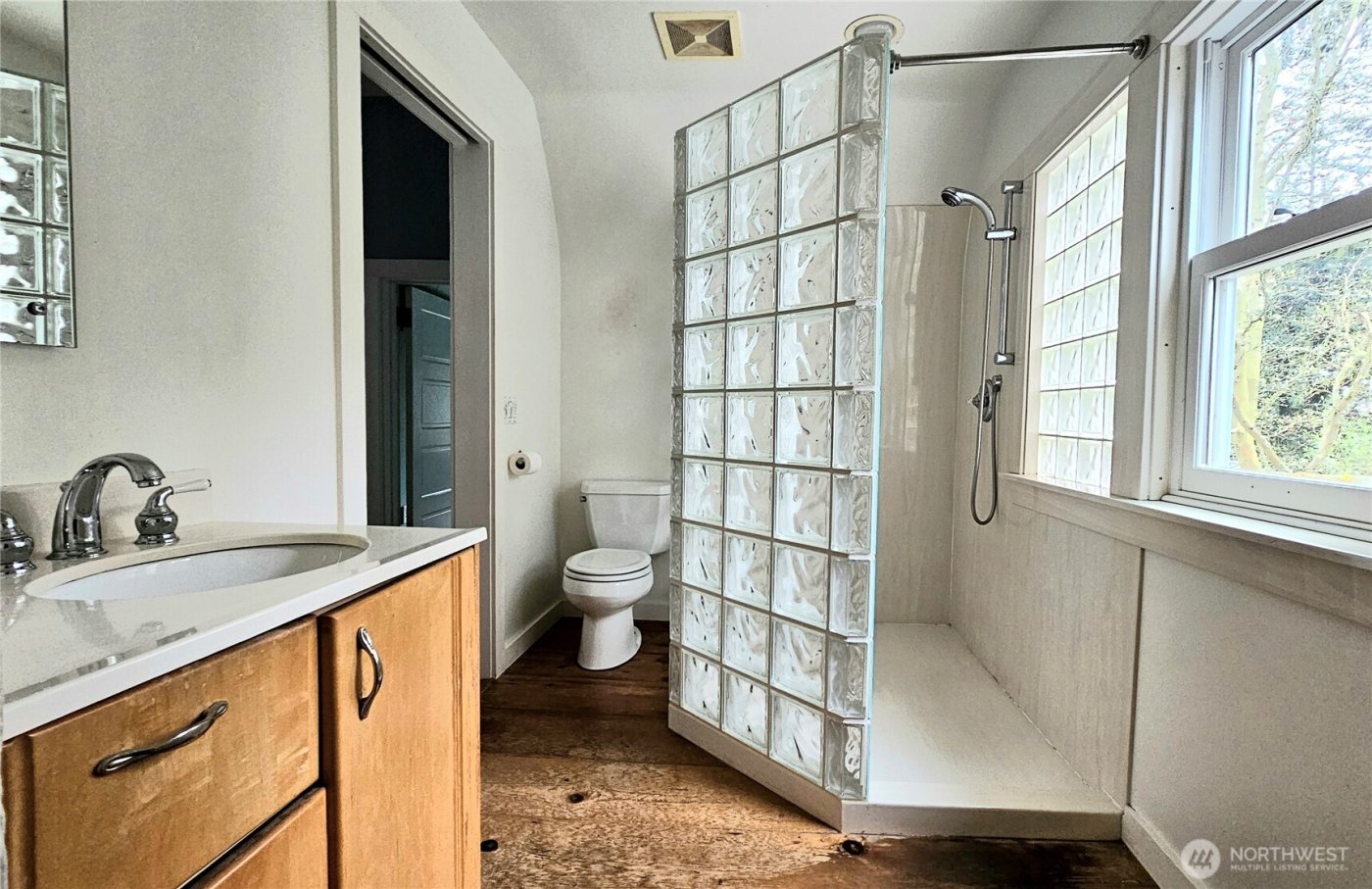 10741 Palatine Avenue N, Seattle, WA 98133