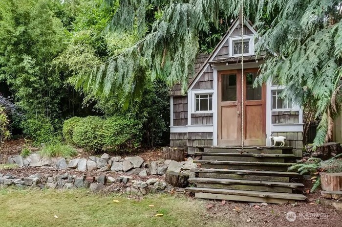 10741 Palatine Avenue N, Seattle, WA 98133