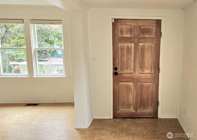 10741 Palatine Avenue N, Seattle, WA 98133 - Photo 2