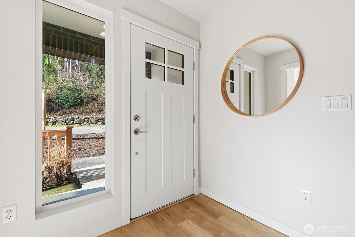 706 Newport Way NW, Issaquah, WA 98027