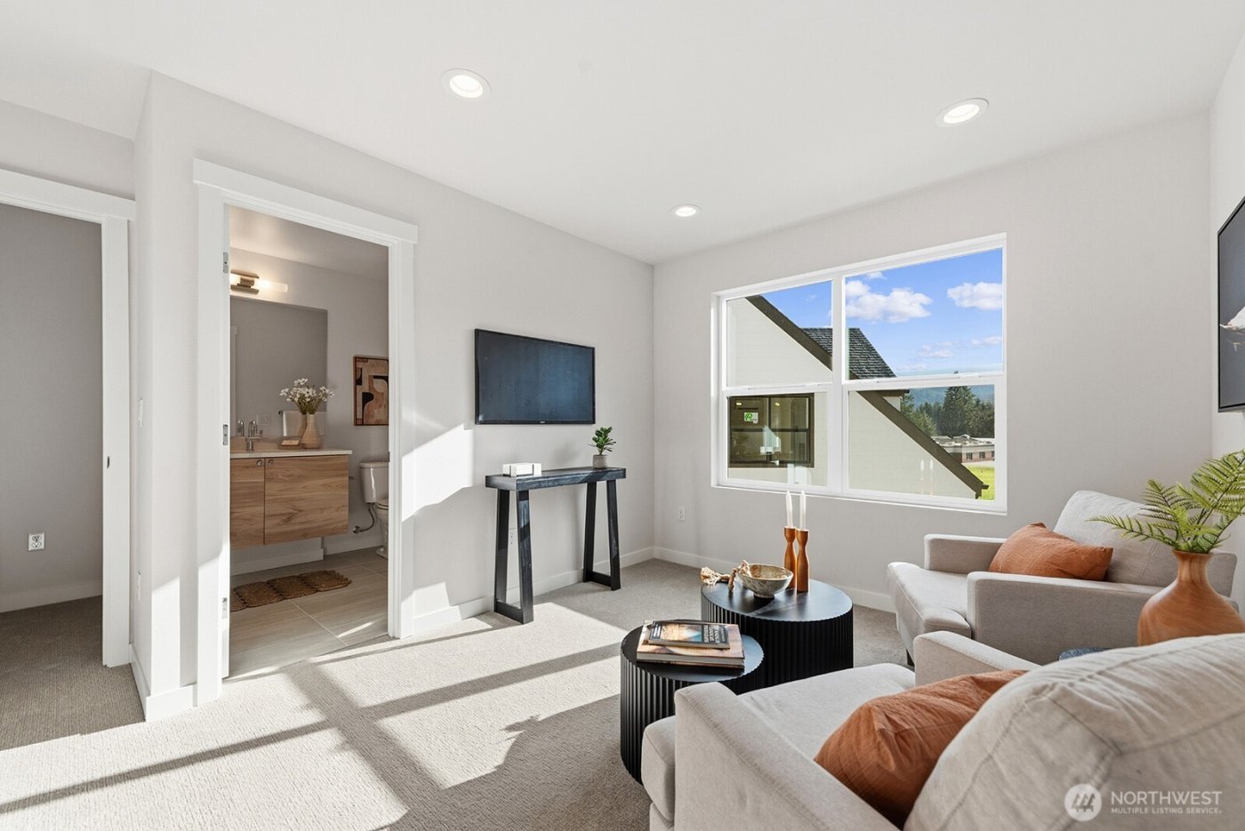 706 Newport Way NW, Issaquah, WA 98027