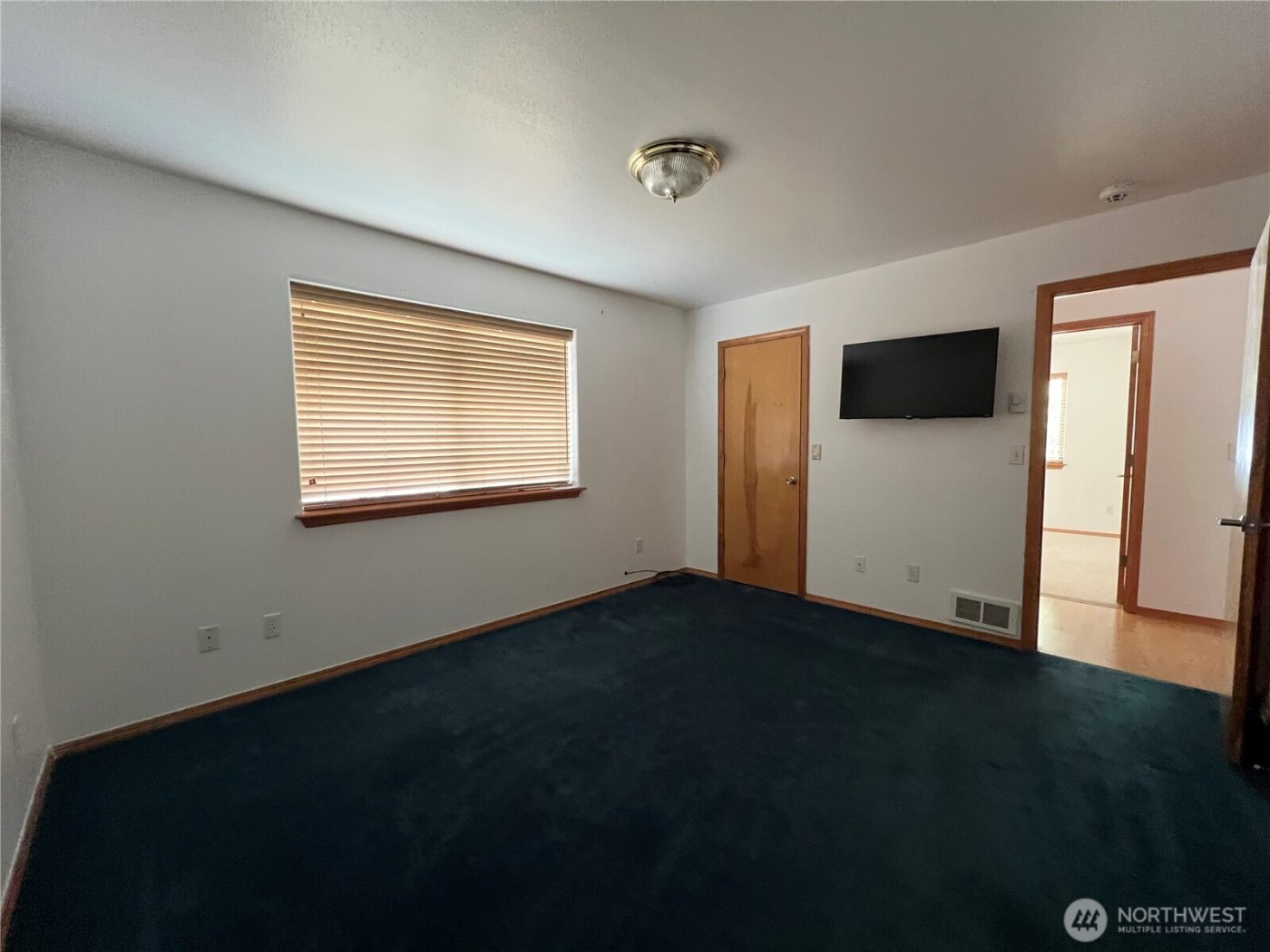 878 Mount Olympus Avenue SE, Ocean Shores, WA 98569