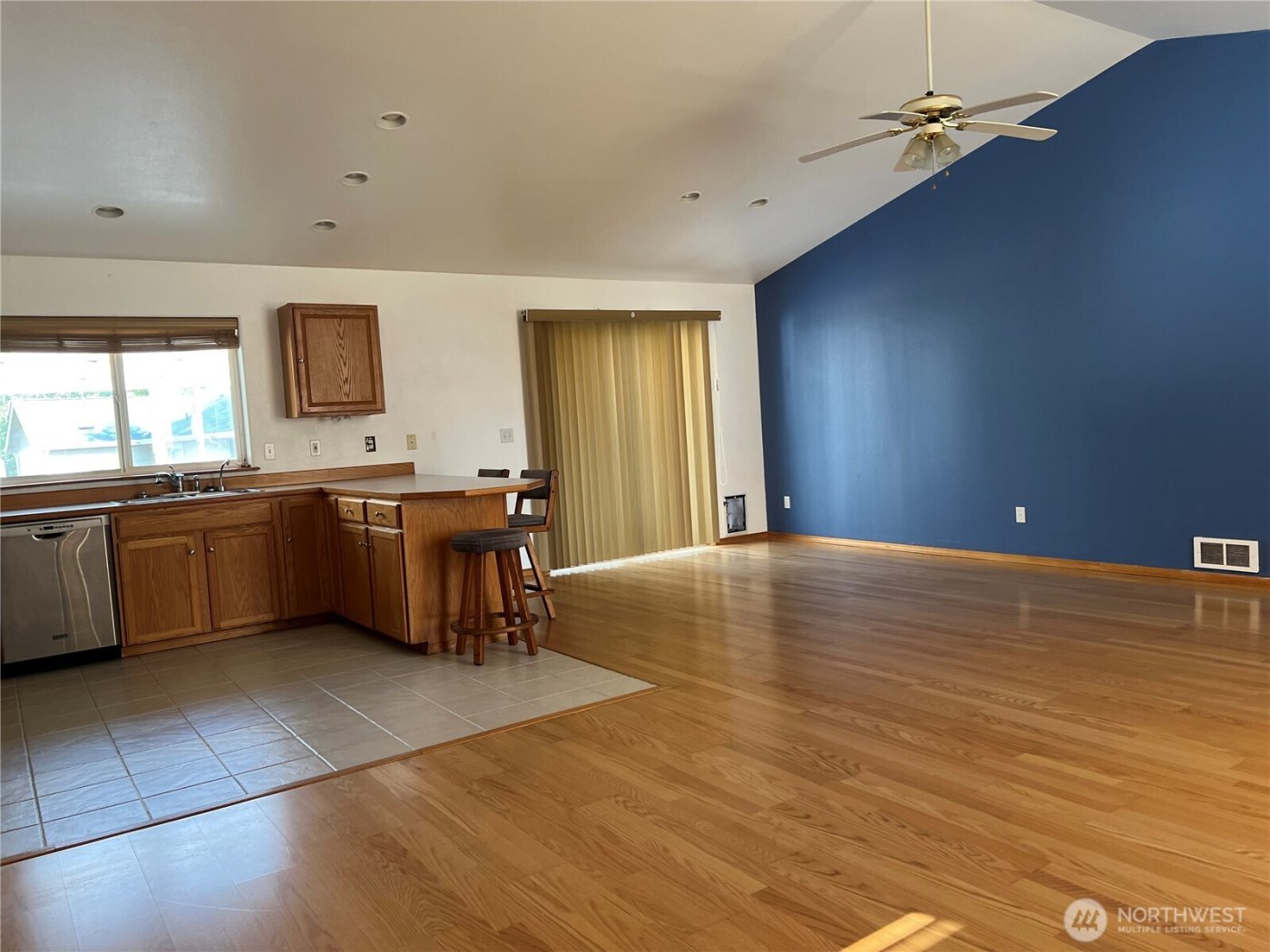 878 Mount Olympus Avenue SE, Ocean Shores, WA 98569