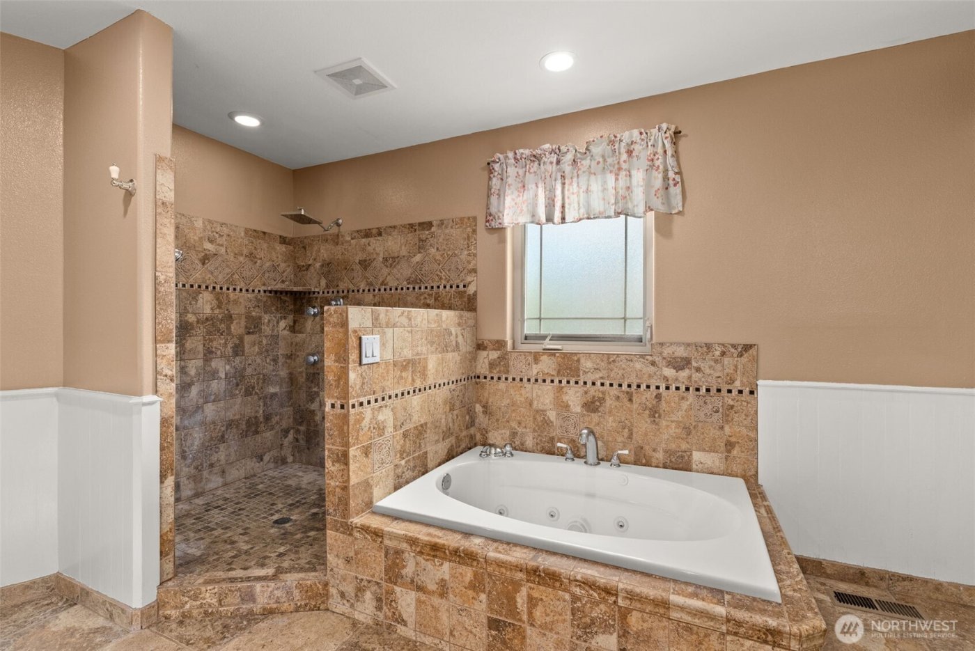 998 State Route 6 , Raymond, WA 98577