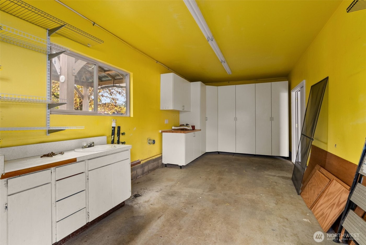 998 State Route 6 , Raymond, WA 98577