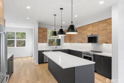 720 Newport Way NW, Issaquah, WA 98027 - Photo 3