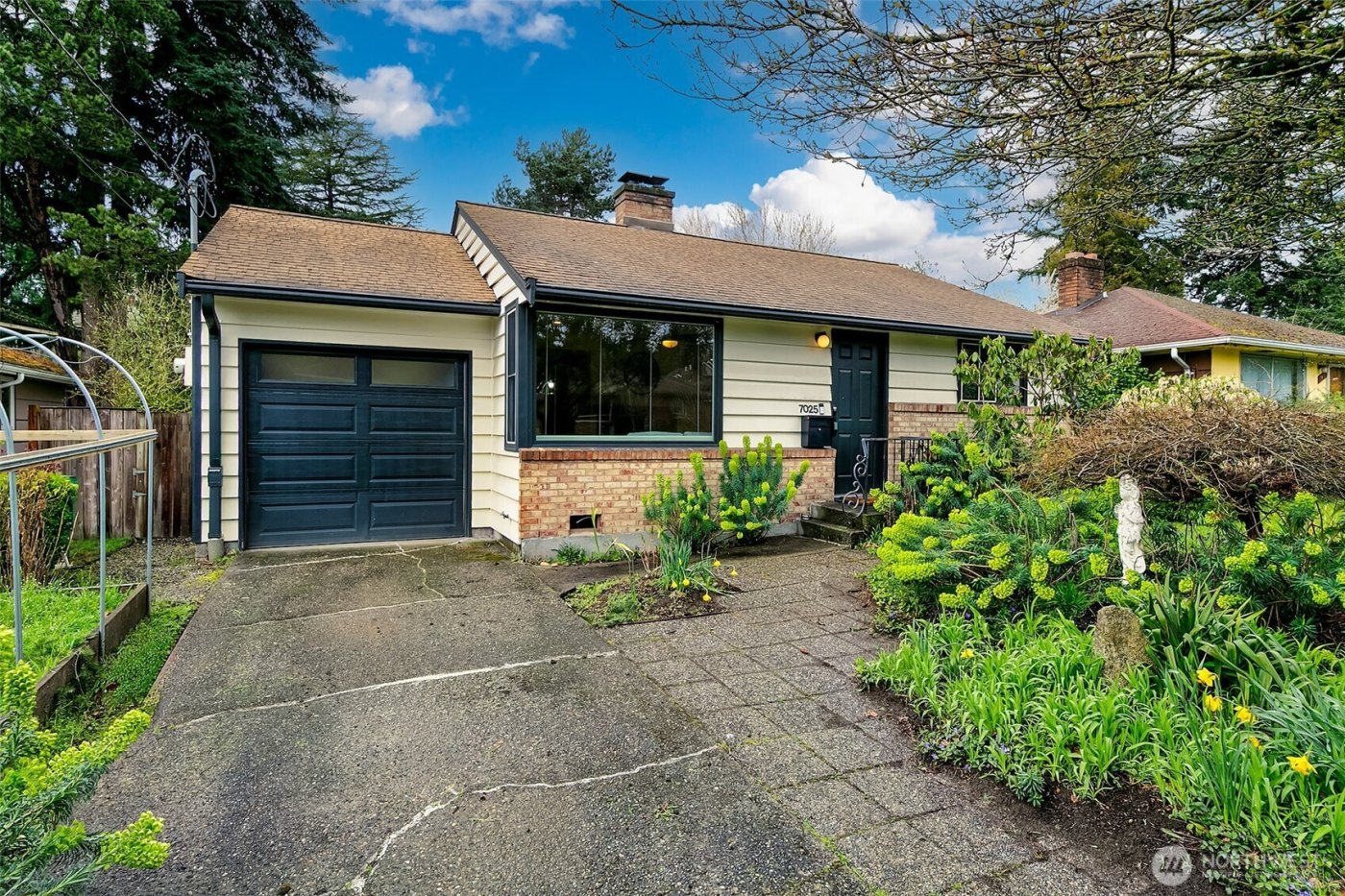 7025 25th Avenue NE, Seattle, WA 98115