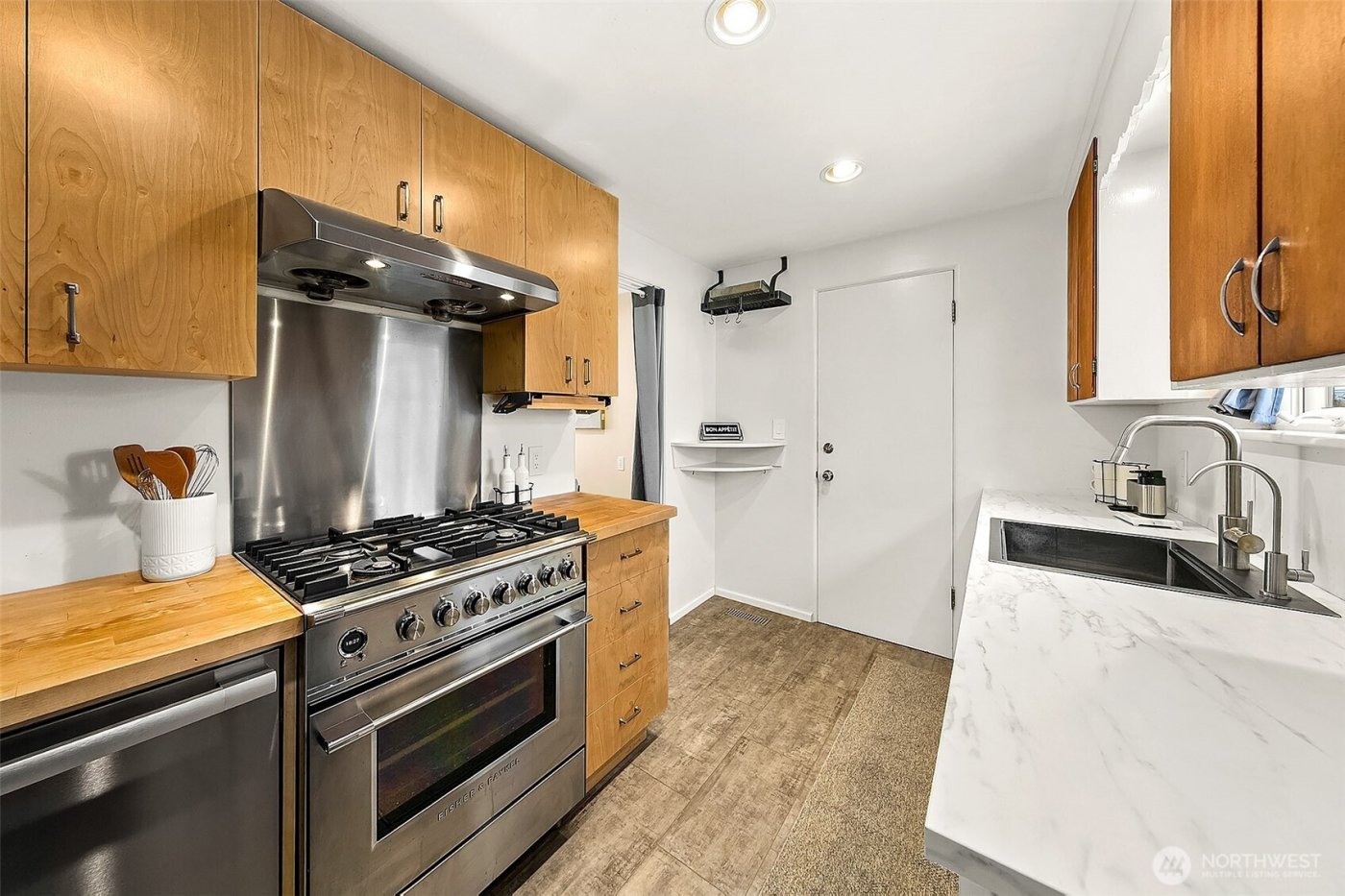 7025 25th Avenue NE, Seattle, WA 98115