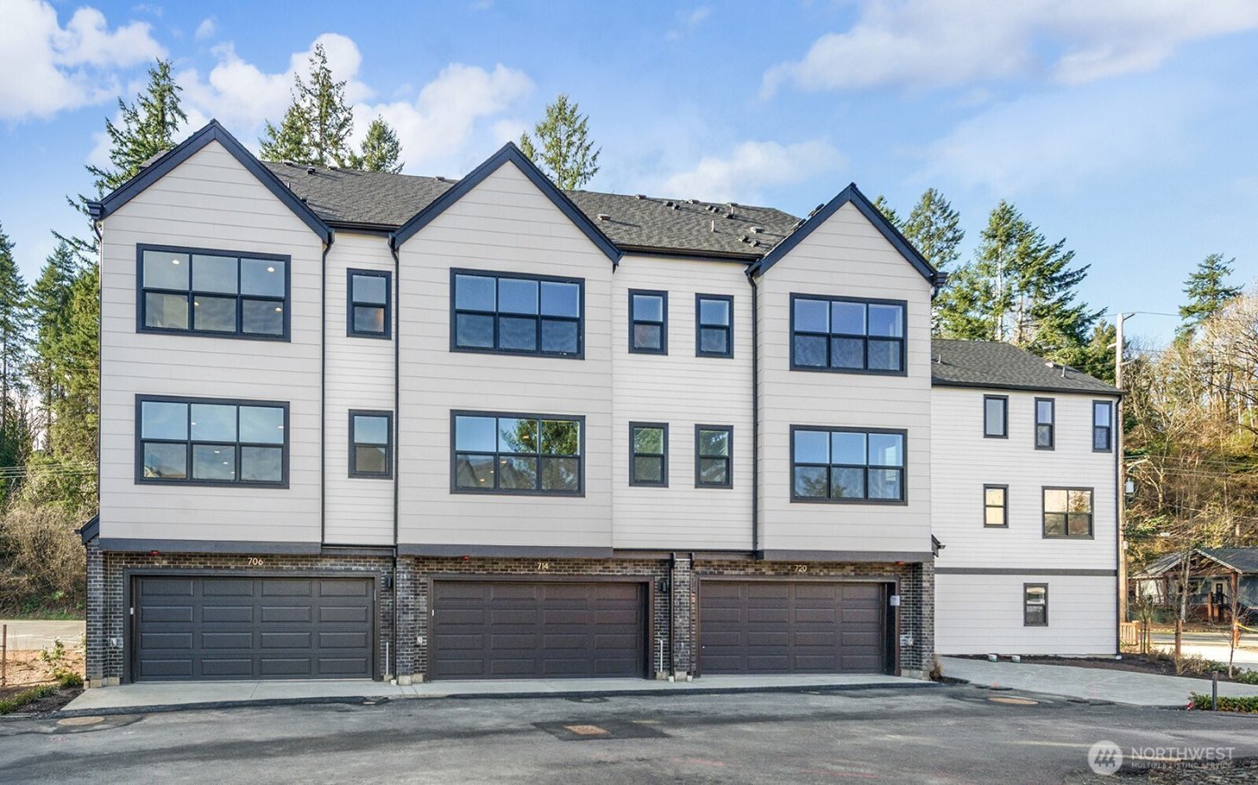728 Newport Way NW, Issaquah, WA 98027