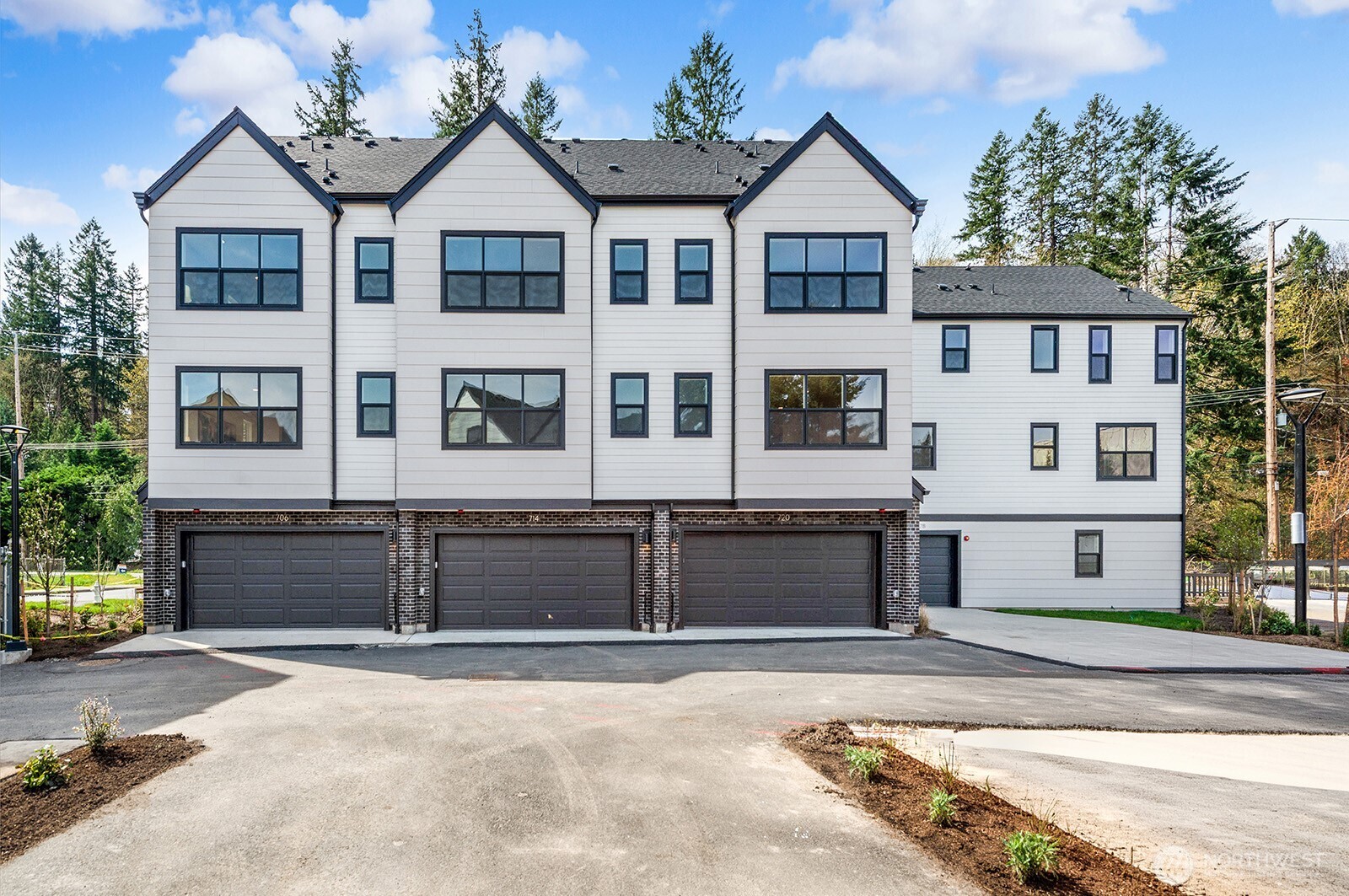 728 Newport Way NW, Issaquah, WA 98027