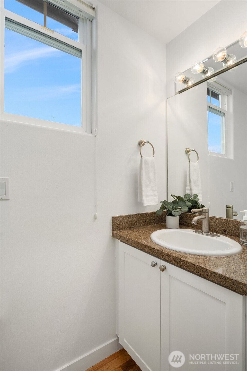 733 N 73rd Street , Seattle, WA 98103