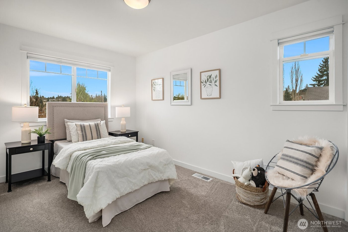 733 N 73rd Street , Seattle, WA 98103