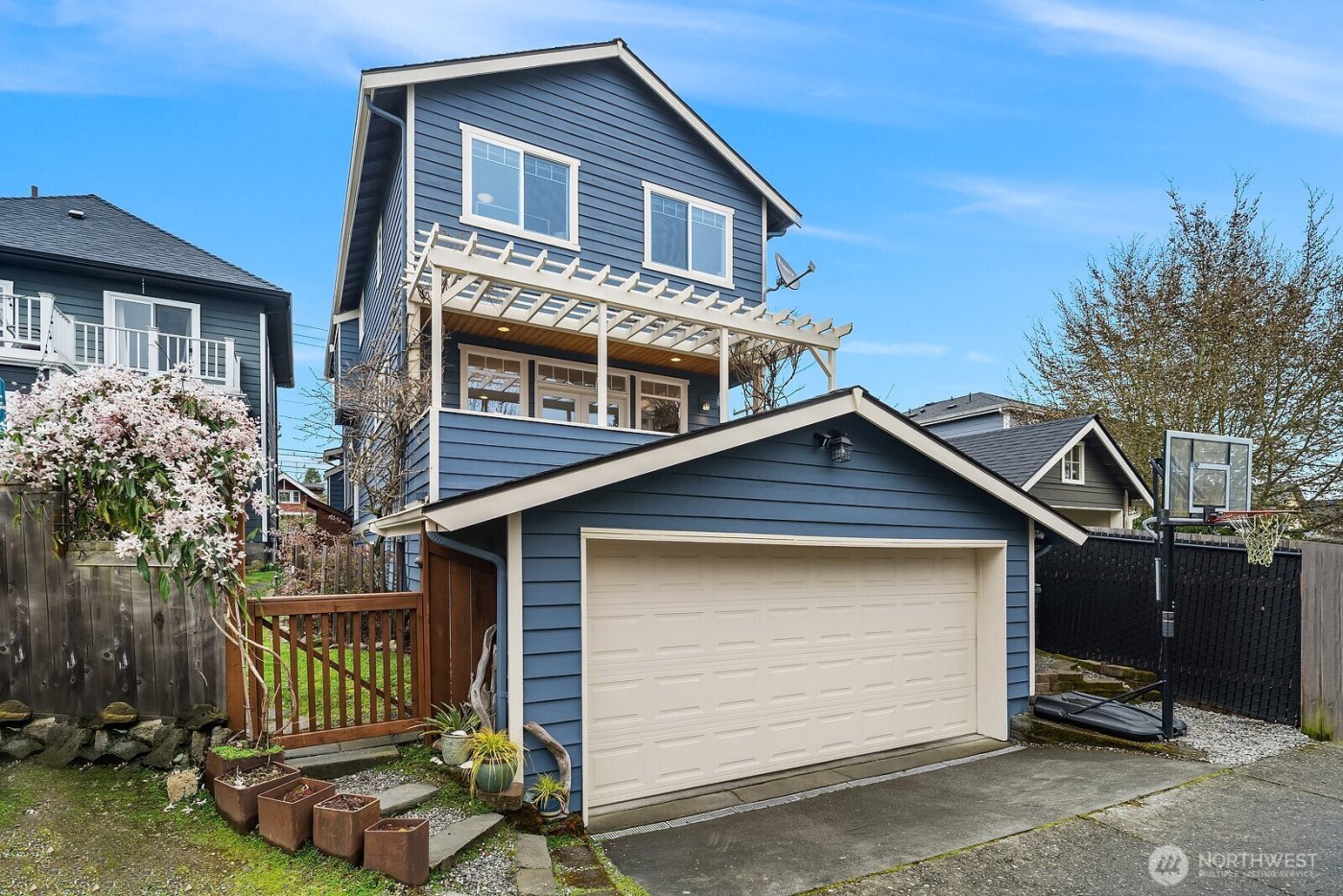 733 N 73rd Street , Seattle, WA 98103