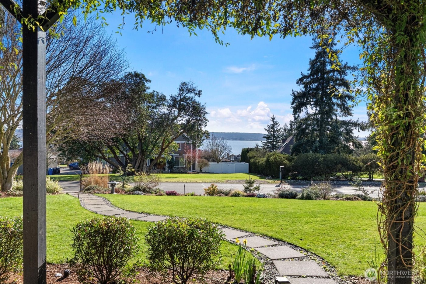 1229 Queets Drive , Fox Island, WA 98333