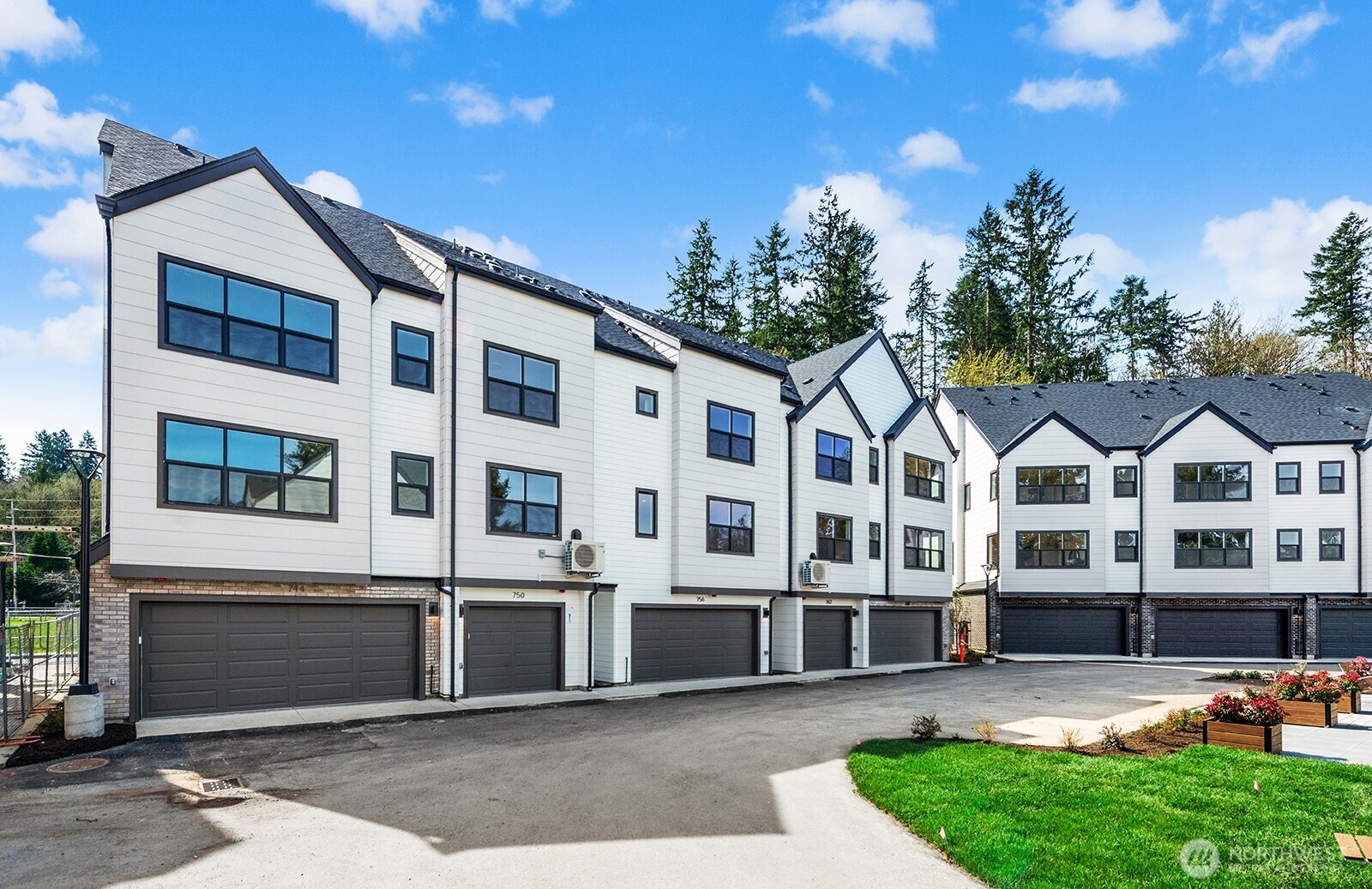 714 Newport Way NW, Issaquah, WA 98027