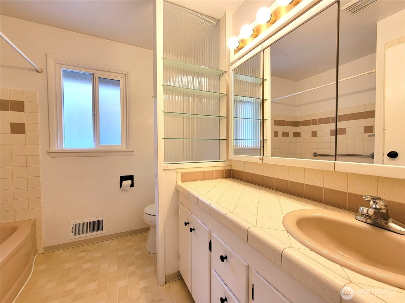 2449 Veldee Avenue , Bremerton, WA 98312