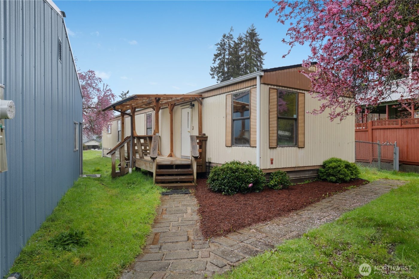 9823 Whitecap Drive NW, Olympia, WA 98502