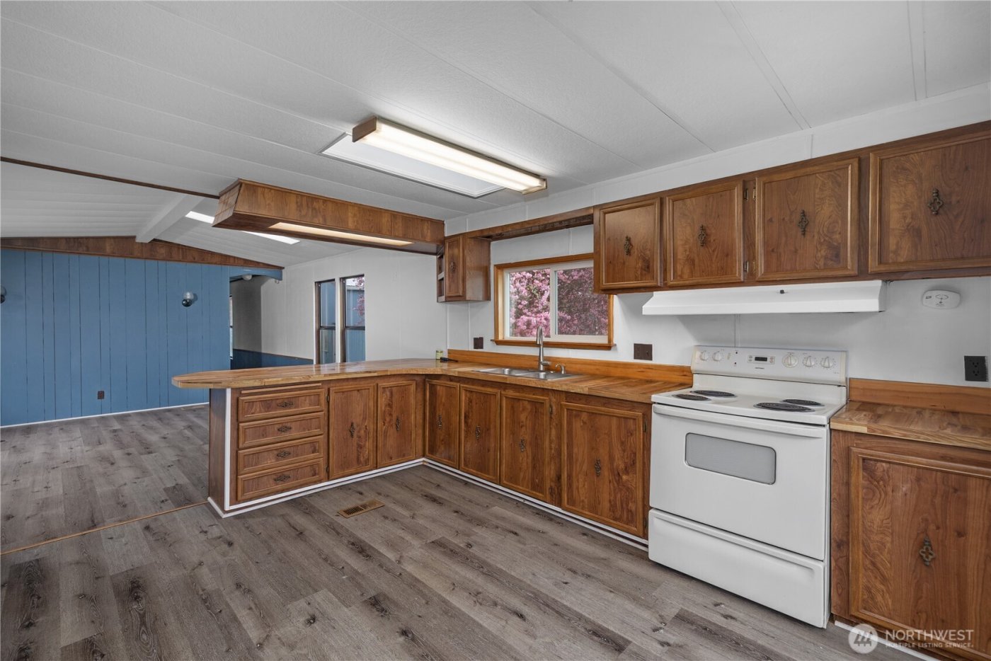 9823 Whitecap Drive NW, Olympia, WA 98502