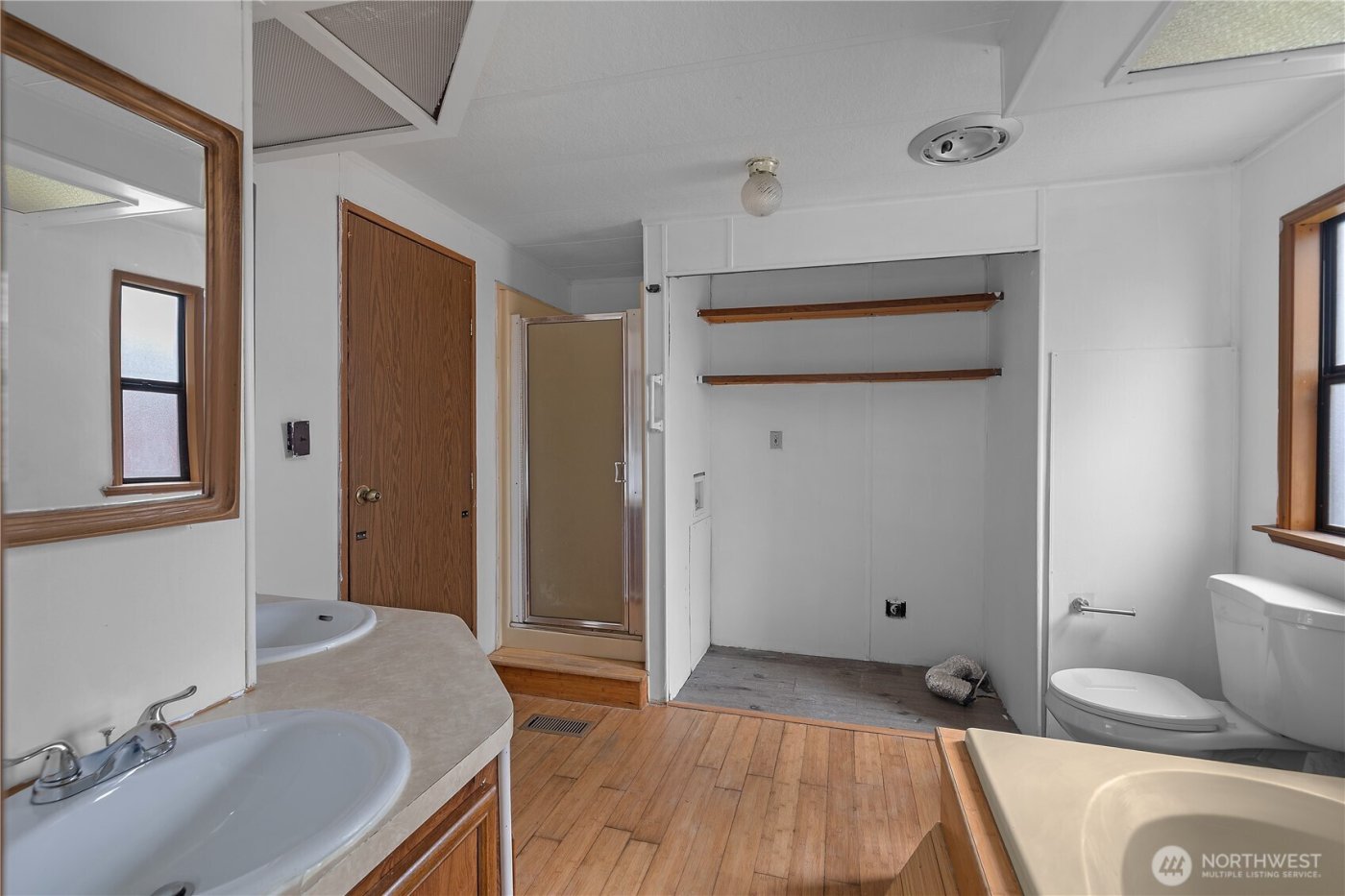 9823 Whitecap Drive NW, Olympia, WA 98502