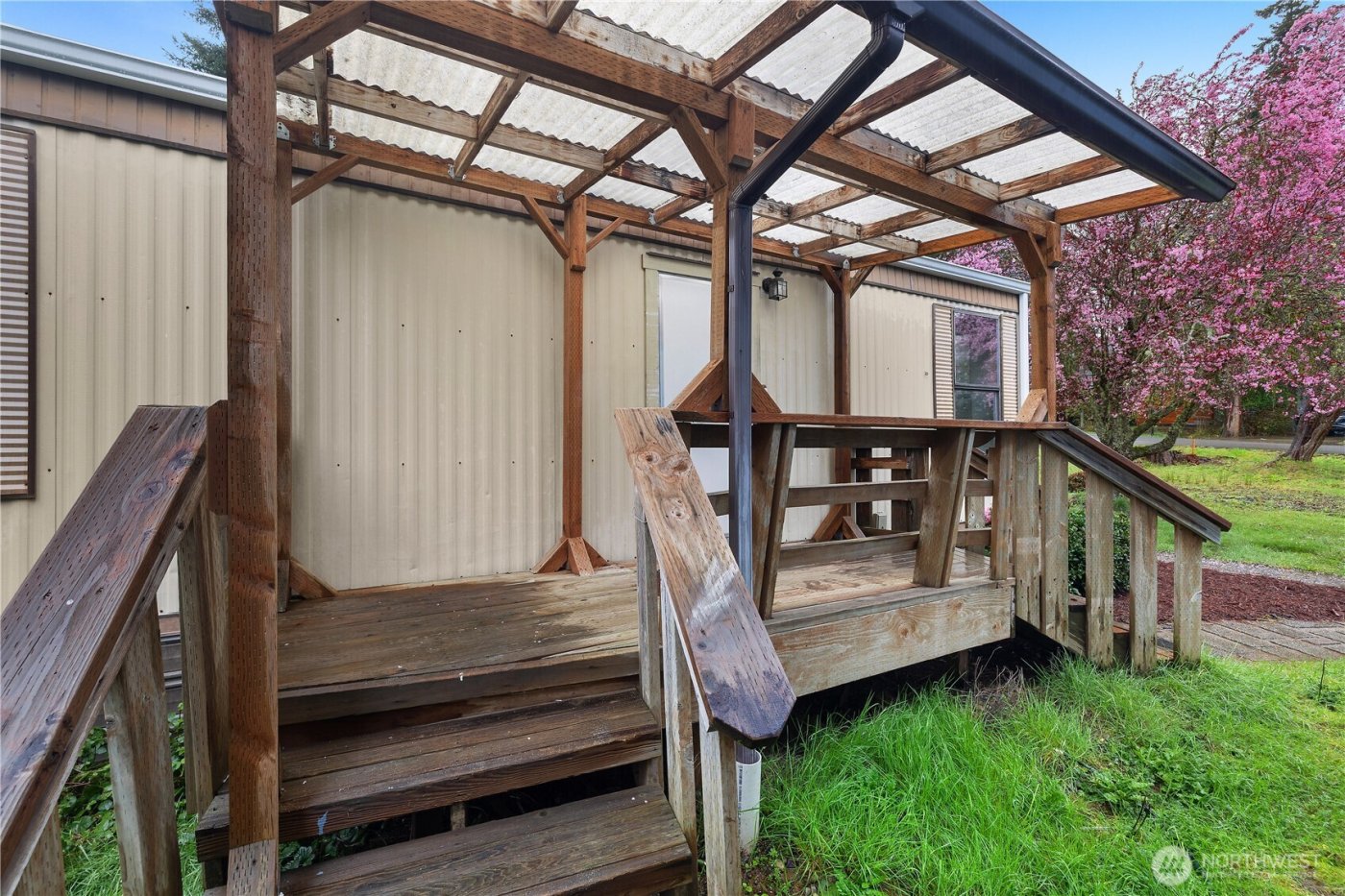 9823 Whitecap Drive NW, Olympia, WA 98502