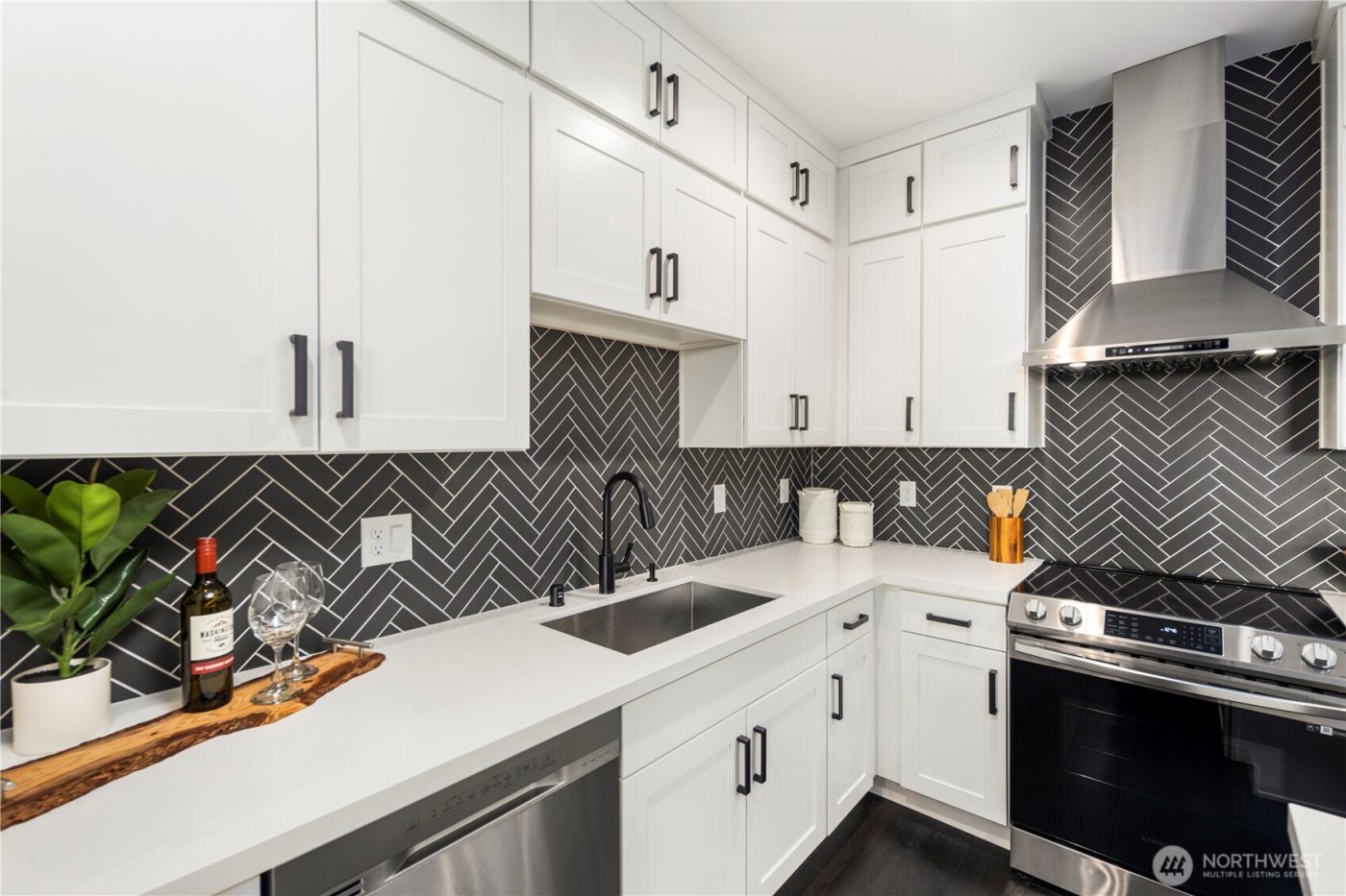 4018 Beach Drive SW, Seattle, WA 98116