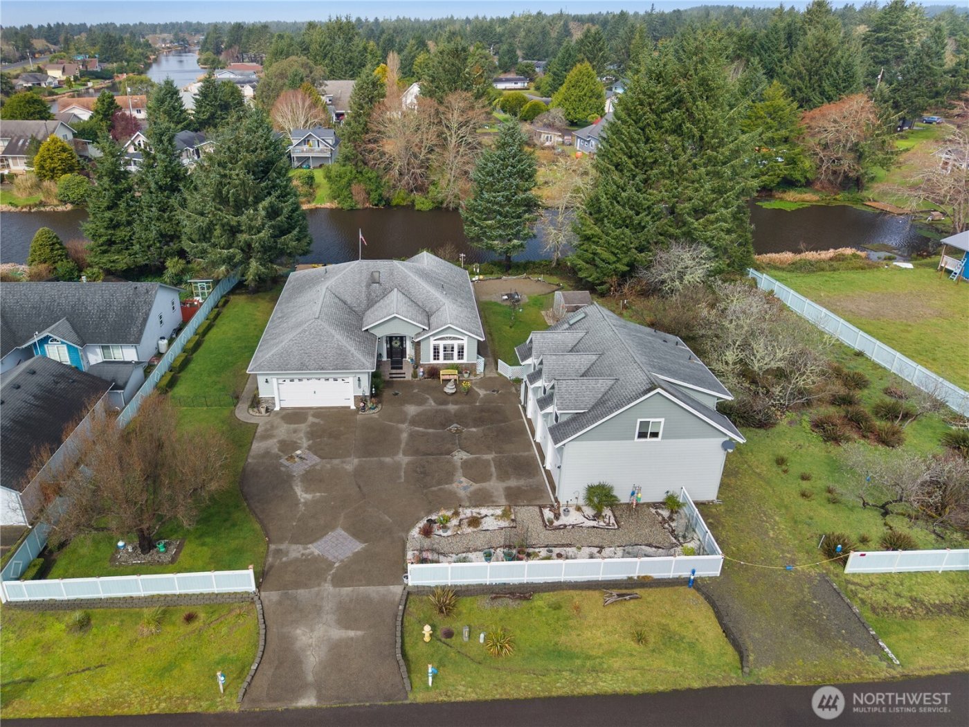 655 Skamokawa Court SE, Ocean Shores, WA 98569