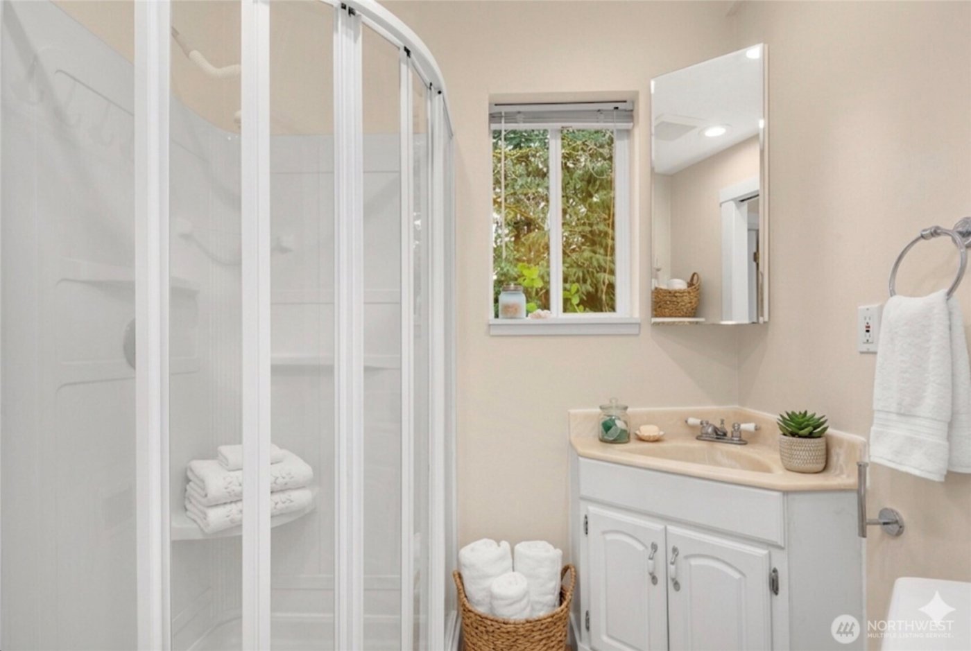 4615 88th Avenue SE, Mercer Island, WA 98040