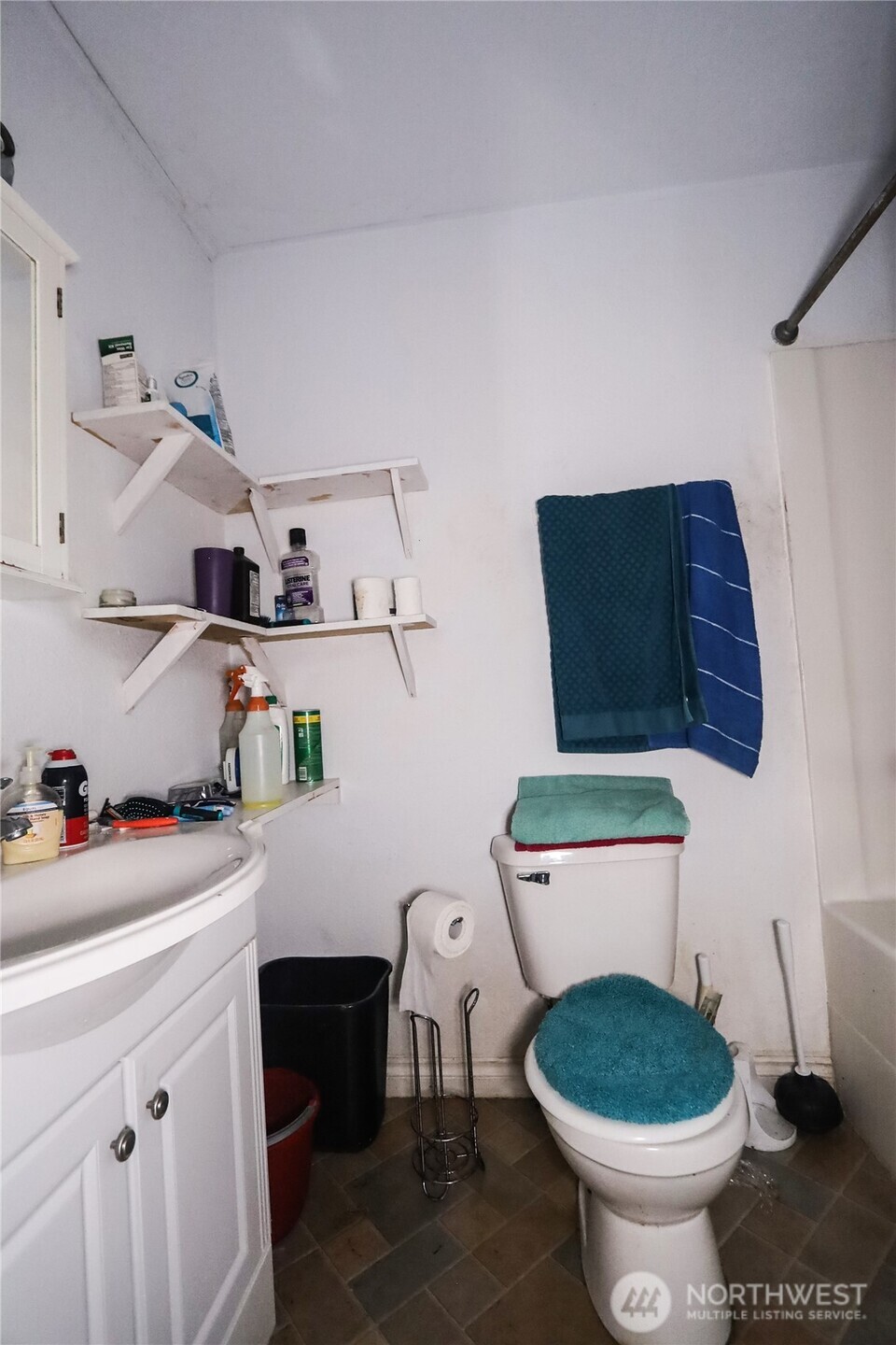 890 Vagabond Avenue SW, Ocean Shores, WA 98569