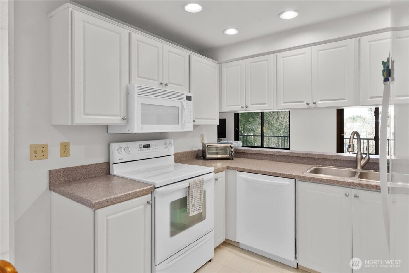 11615 127th Lane NE #A1, Kirkland, WA 98034-8480