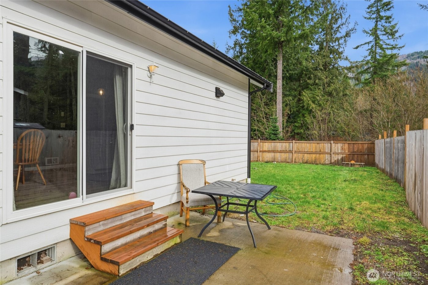 8470 Golden Valley Drive , Maple Falls, WA 98266