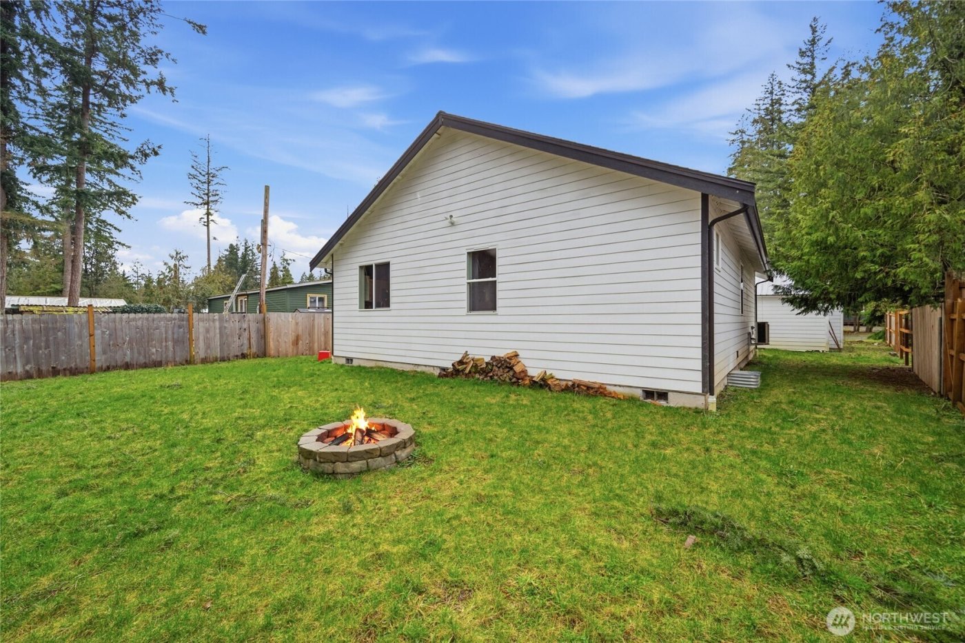 8470 Golden Valley Drive , Maple Falls, WA 98266