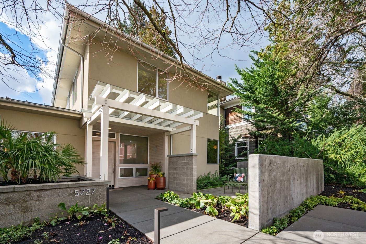 5727 33rd Avenue NE, Seattle, WA 98105