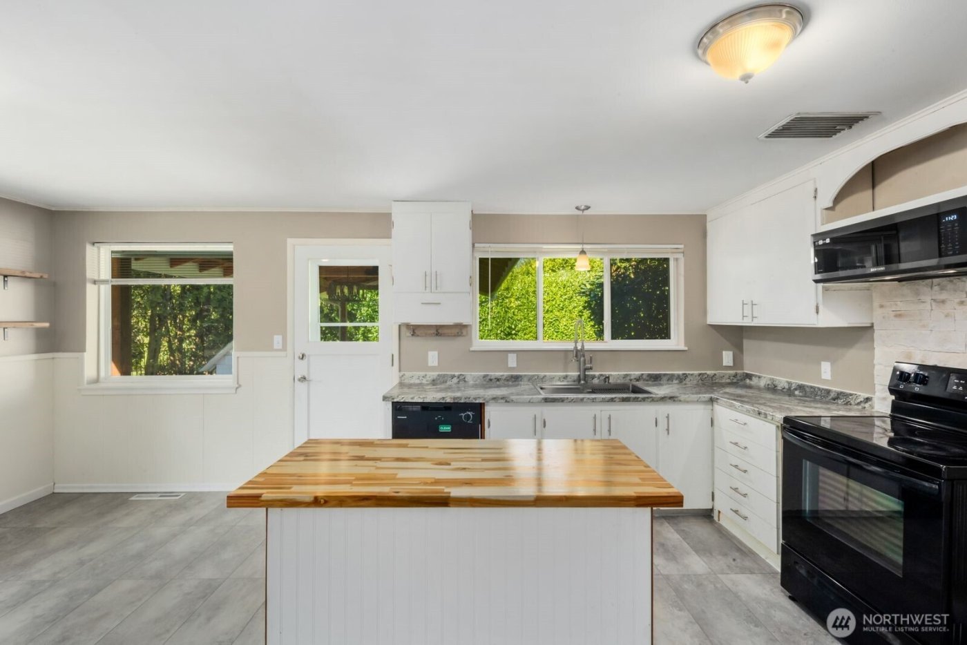 8415 Mt Tacoma Drive SW, Lakewood, WA 98498